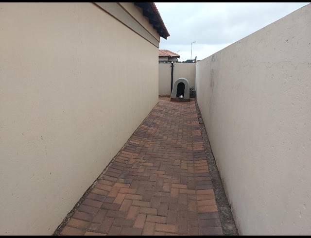 3 BEDROOM HOUSE FOR SALE IN DAWN PARK